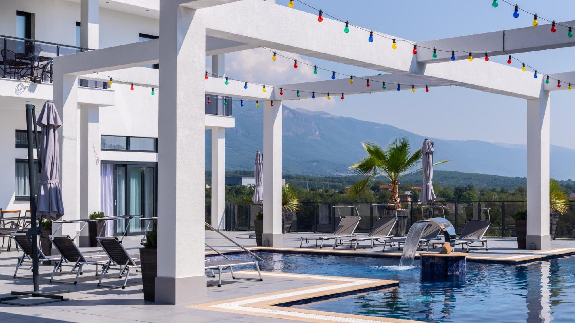 White House Radac Peja Bed and Breakfast Buitenkant foto